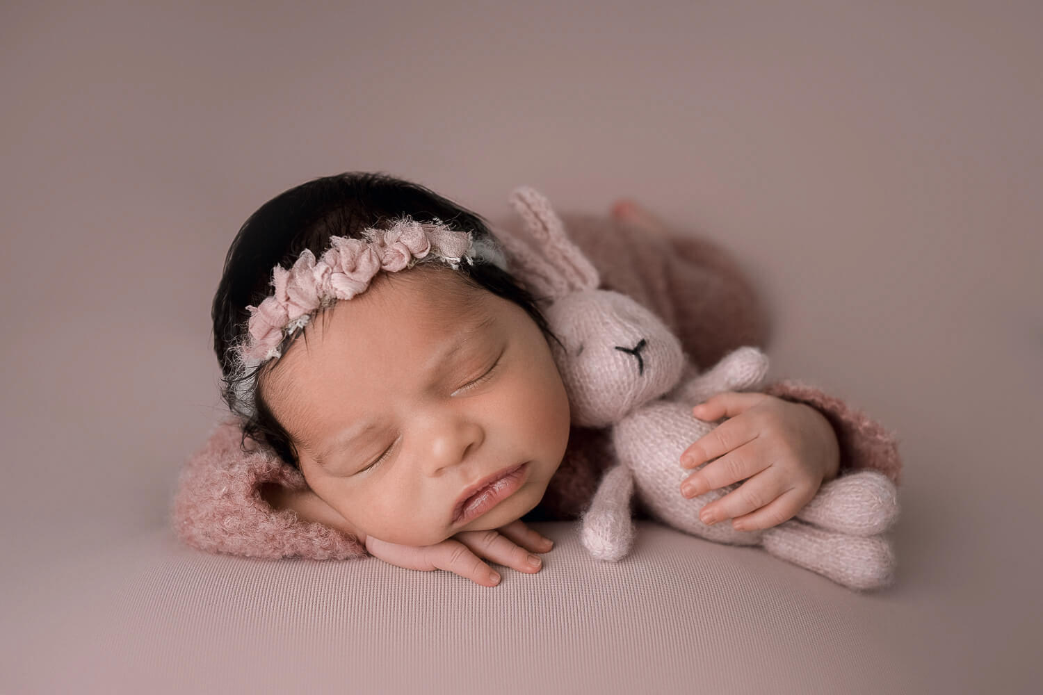 Award-Winning, Newborn Posing Safety Certified Austin Portrait Photographer. Custom portrait experience. Visit zestyorangephoto.com to view our portfolio or to contact us.